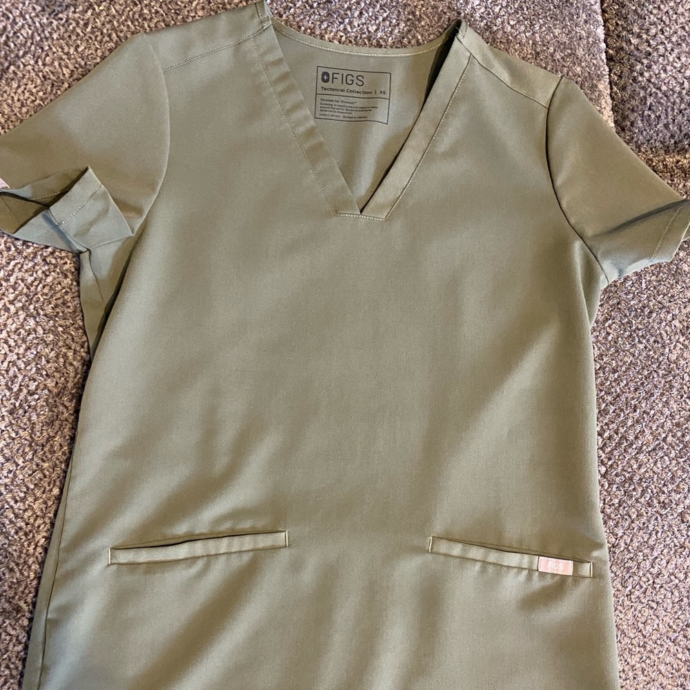 Discontinued Moss Green Figs Top Size XS